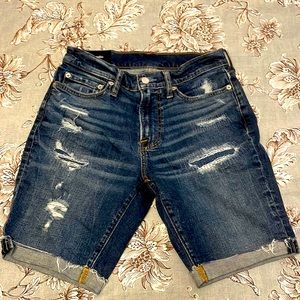 Cut-off jeans shorts